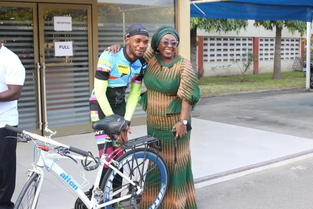 Nigerian Cyclist Emmiwuks Meets Ghana’s Minister of Tourism