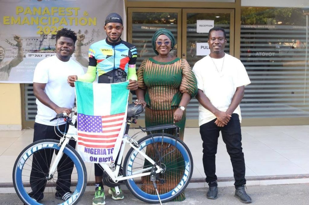 Nigerian Cyclist Emmiwuks Meets Ghana’s Minister of Tourism