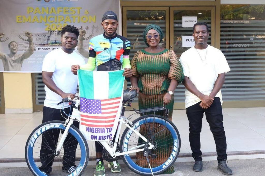 Nigerian Cyclist Emmiwuks Meets Ghana’s Minister of Tourism