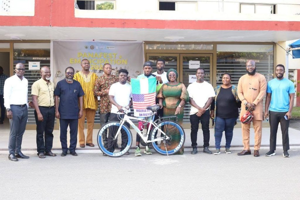 Nigerian Cyclist Emmiwuks Meets Ghana’s Minister of Tourism