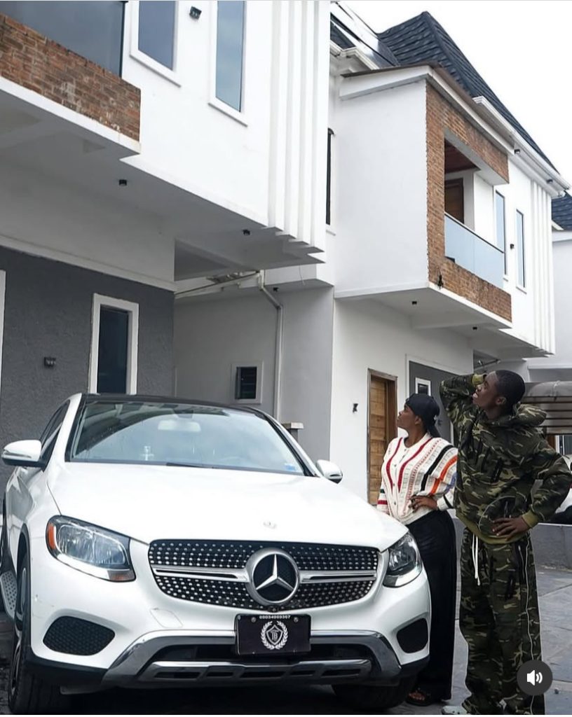 Peller and Jarvis looking that Peller’s new mansion