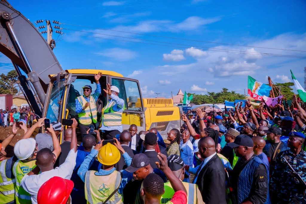 FG Flags Off Construction of Wurukum Flyover in Makurdi
