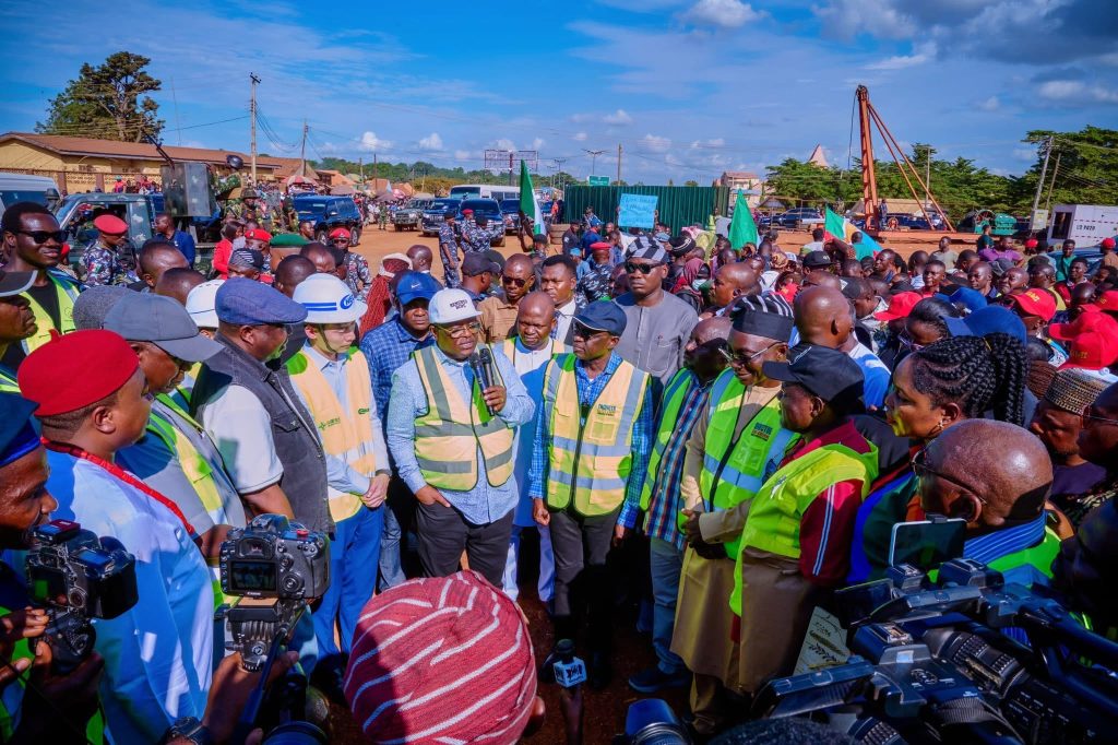 FG Flags Off Construction of Wurukum Flyover in Makurdi