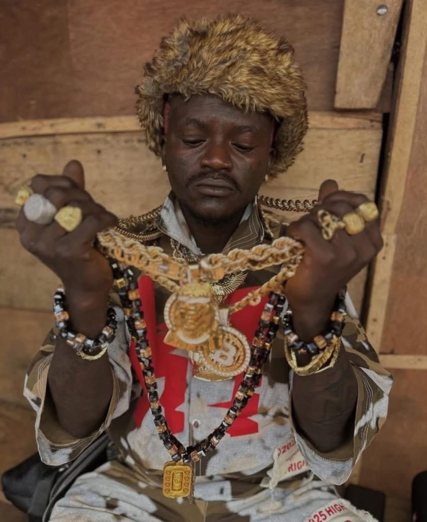 Portable Shows Off His New Gold Chains Collections